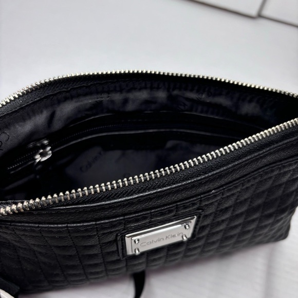 CALVIN KLEIN Black Quilted Hastings Pebble Crossbody - Picture 6 of 8